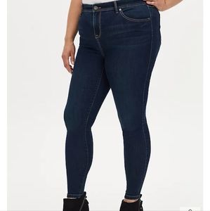 Torrid luxe super skinny super soft jeans